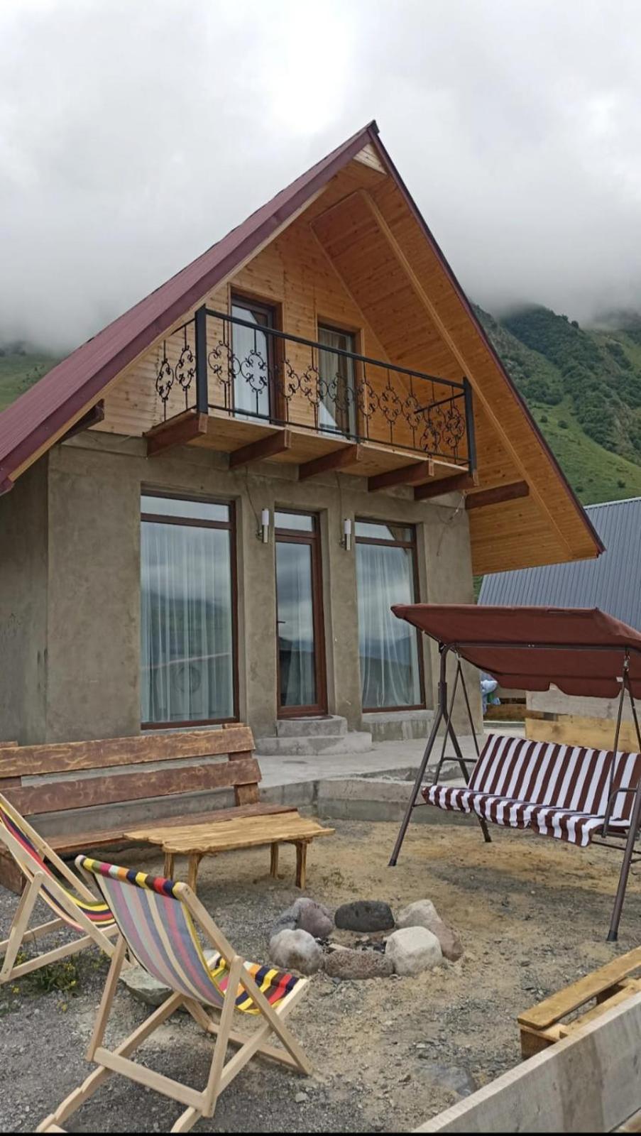 קזבגי Mountain Flower Cottage מראה חיצוני תמונה